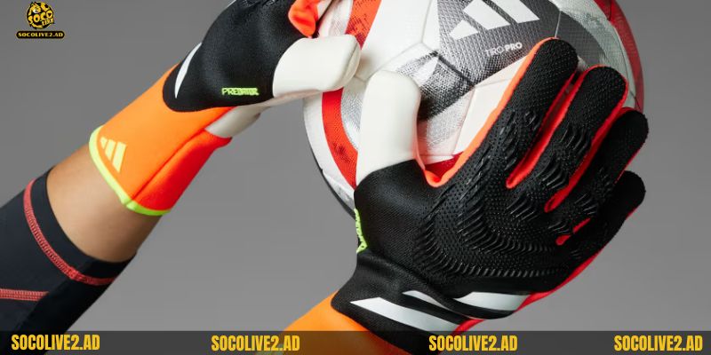 Adidas Predator Pro là một những mẫu găng tay bóng đá bán chạy nhất thế giới