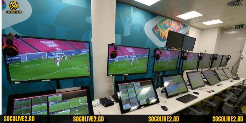 VAR được sinh ra nhằm hỗ trợ các trọng tài có quyết định chính xác hơn trong các tình huống tranh chấp